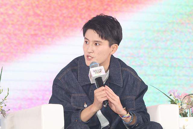 成人免费精品视频