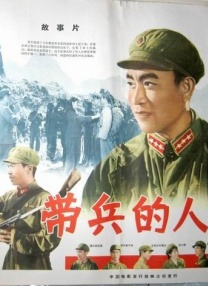 两个人一前一后攻击叙述