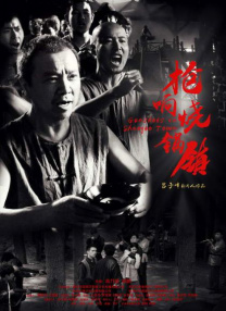 美女脱下内衣